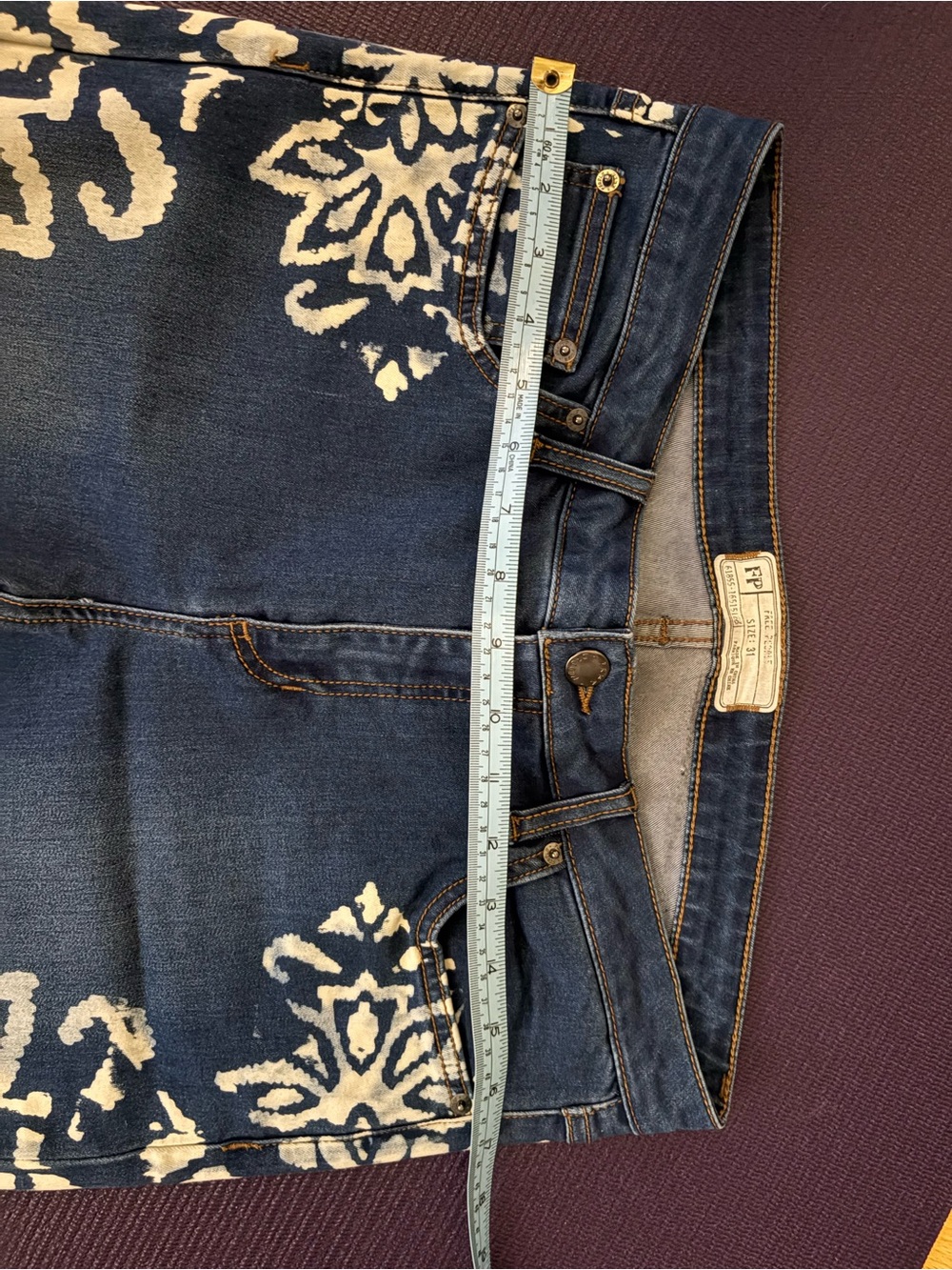 Free People Jeans With White Design - Picture 2 of 5